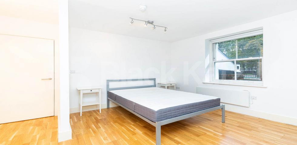 Modern studio within period House mins to tube and shops Frognal, Hampstead